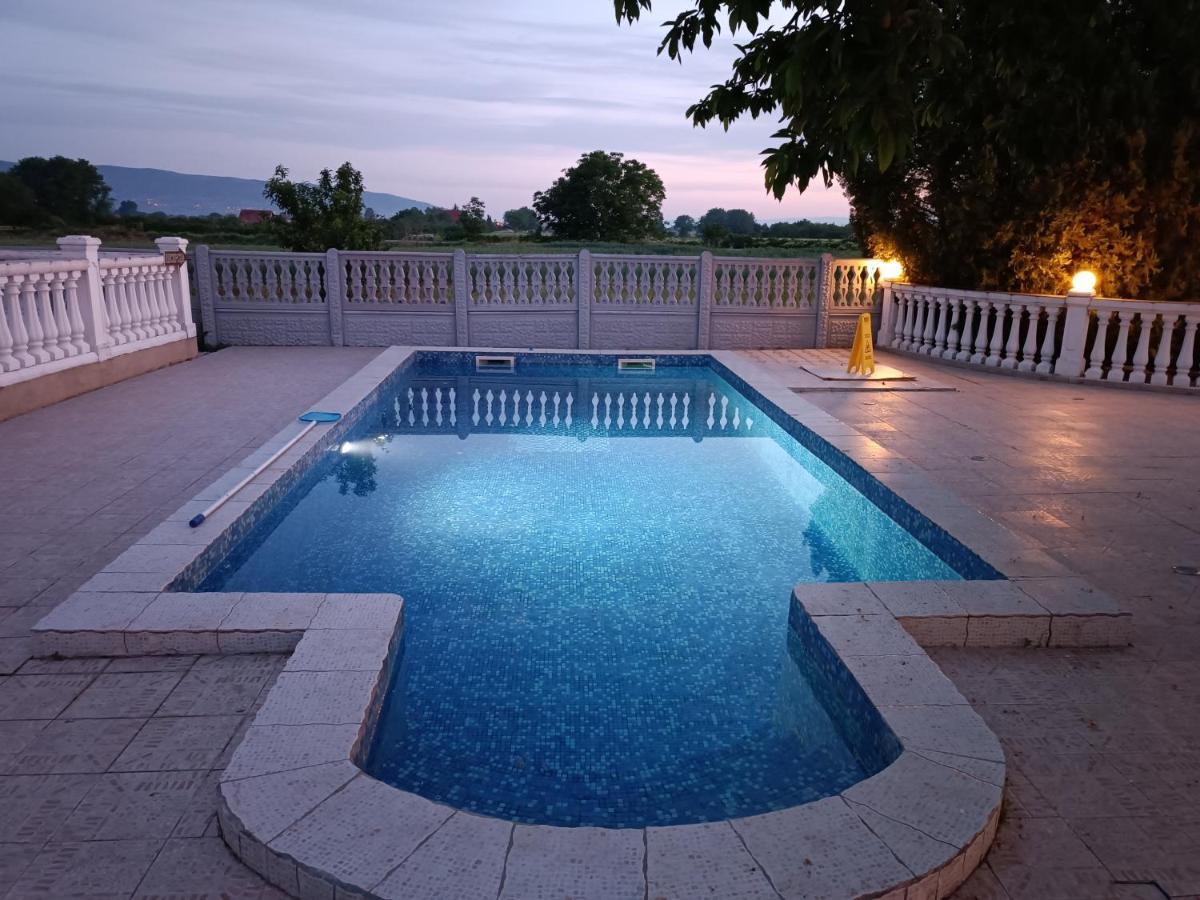 V & V Villa Lalince Exterior foto