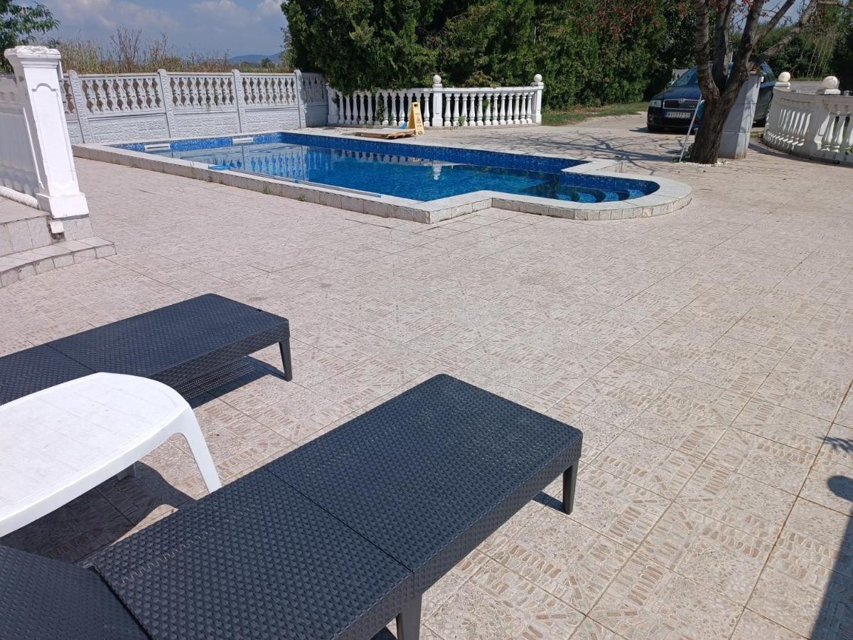 V & V Villa Lalince Exterior foto